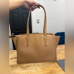 FREYA
Paloma Tote Latte
